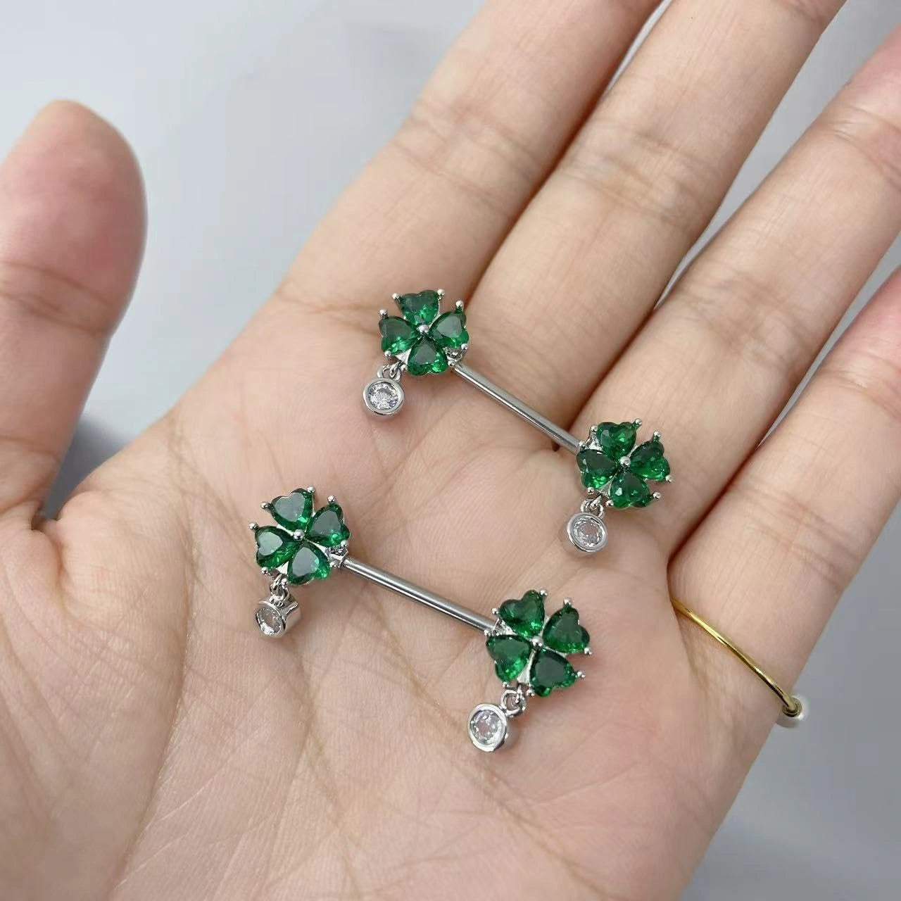 14g-four-leaf-clover-nipple-rings-for-women-cubic-zirconia-green-leaf-lucky-clover-nipple-straight-barbells-shamrock-nipplerings-tongue-rings-body-piercing-display