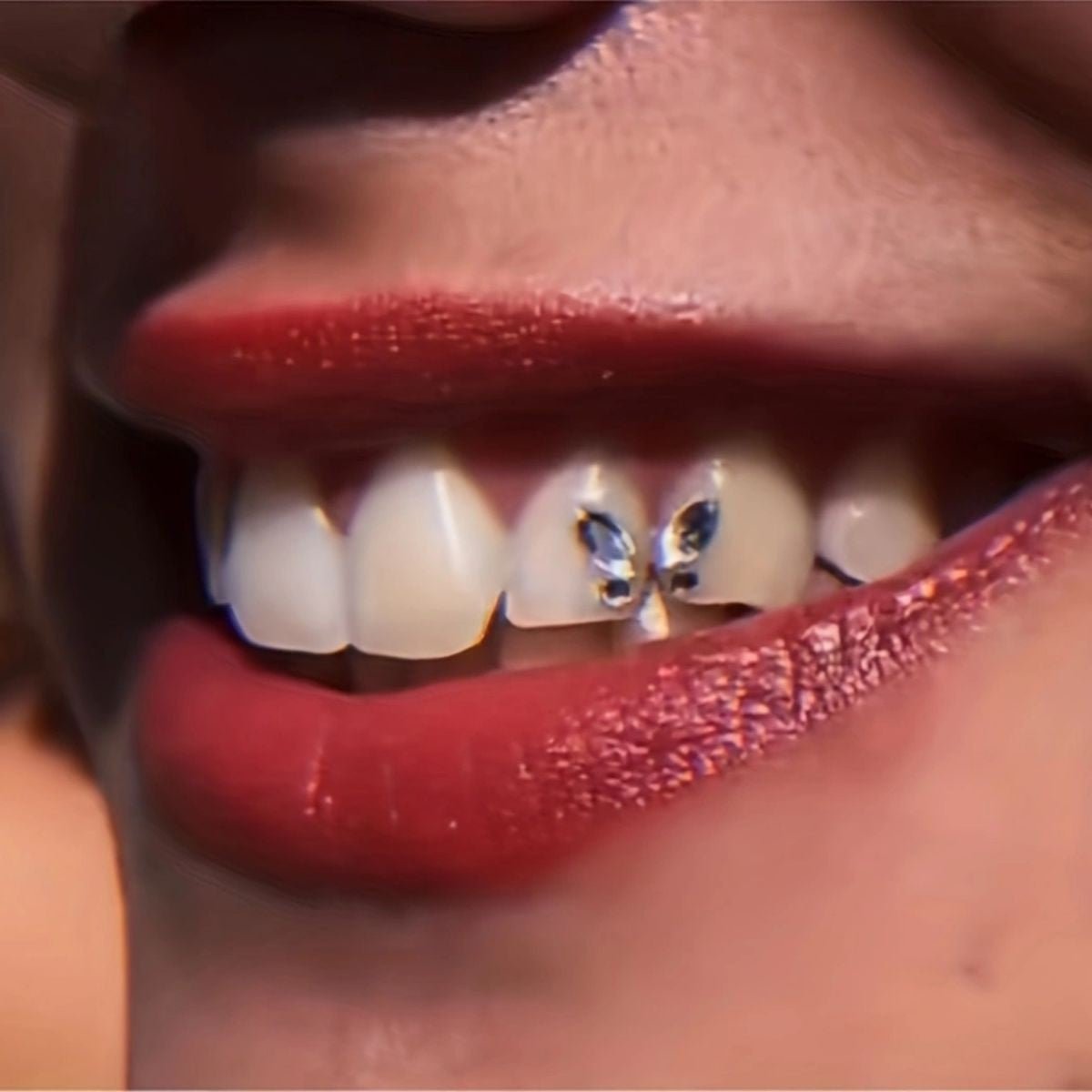 4 Pieces Tooth Gem, Tooth Shine Jewelry Rhinestones, DIY Fashionable Tooth Ornaments Artificial Crystal Tooth Decor for Reflective Teeth Ornament(White) - QIAO Crystal我的商店QIAO Crystal