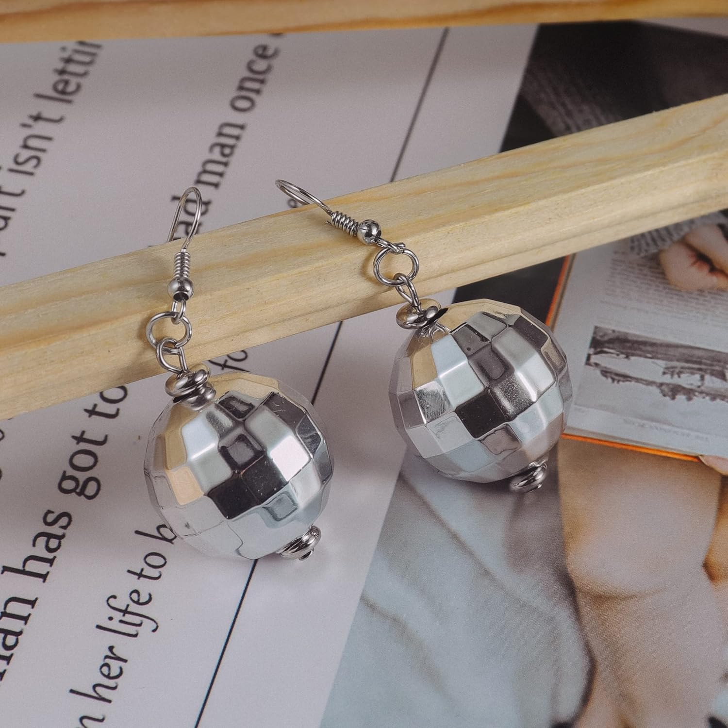 Christmas Earrings Glitter Light Bulb Dangle Earrings Xmas Balls Earrings Colorful Ball Printed Green Strip Snowflake Star Drop Earring Christmas Jewelry Holiday Earrings - 我的商店我的商店我的商店