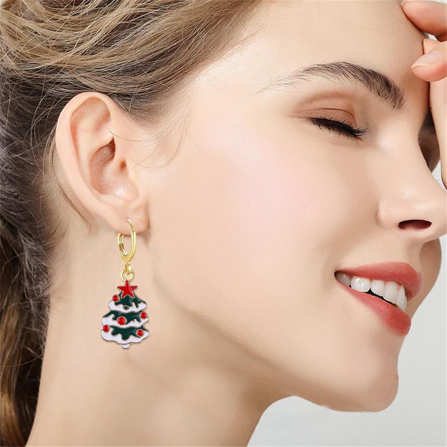 Dreuyet 9 Pairs Christmas Hoop Earrings for Women Cute Christmas Trees Bells Santa Claus Snowflakes Stocking Huggie Earrings Holiday Earrings Hoops Xmas Party Jewelry Gift - 我的商店我的商店我的商店